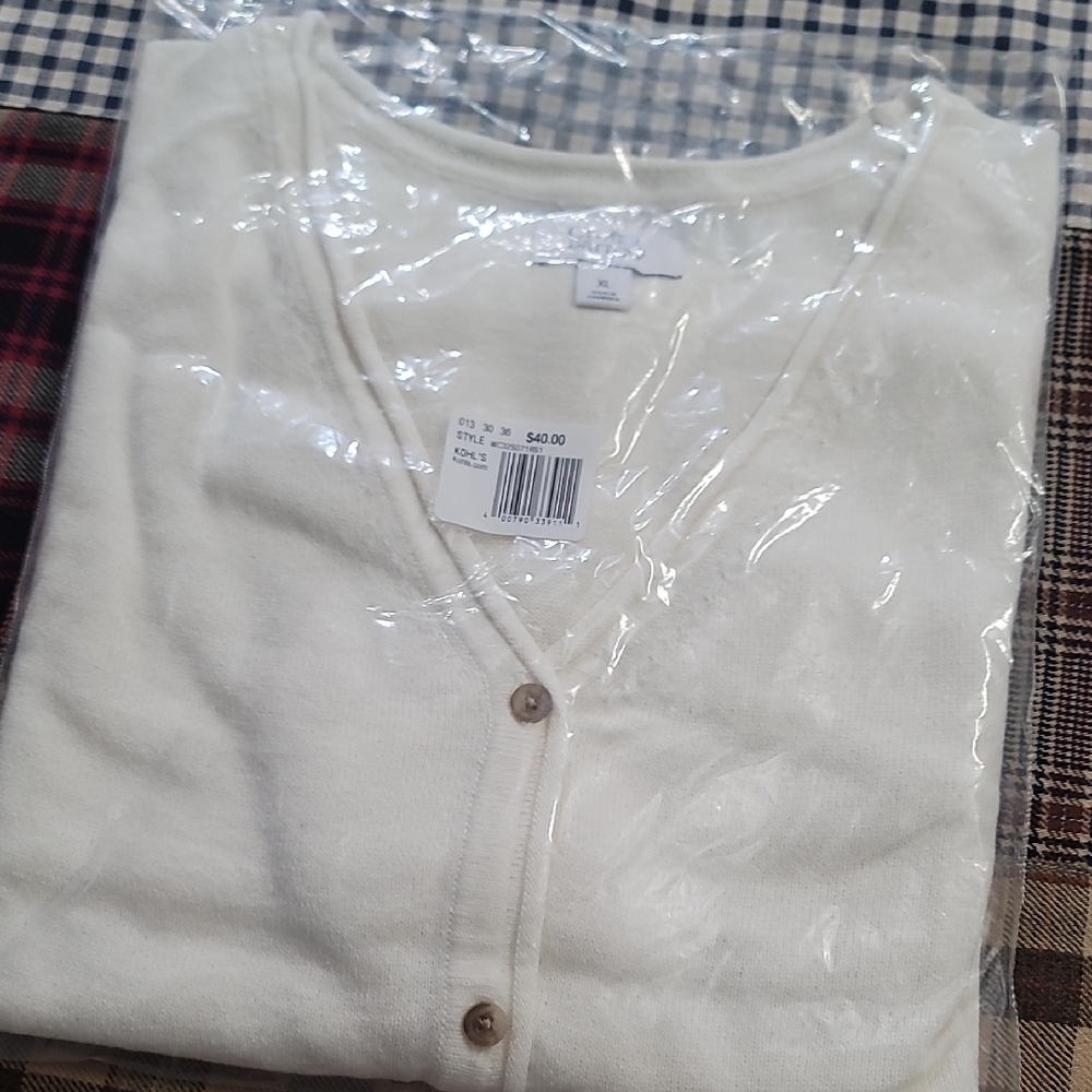 3/$20 Croft & Barrow Cream Knit Sweater